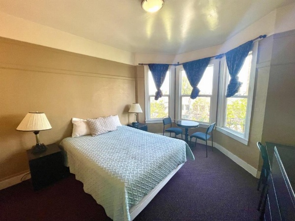 Twin Peaks Hotel image 15